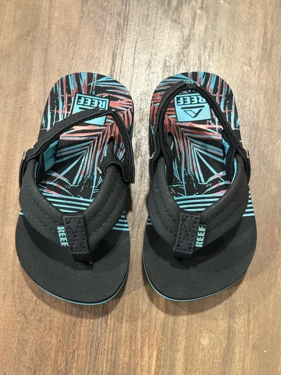 Reef Infant Flip-Flops with Tropical Print - Picture 2 of 6